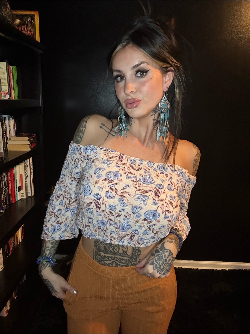 Forever 21 Off-Shoulder Floral Crop Top - White & Blue